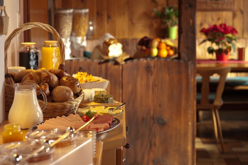 boulangerie-ROURE-min_breakfast_buffet_food_restaurant_meal_hotel_plate_fresh-718745